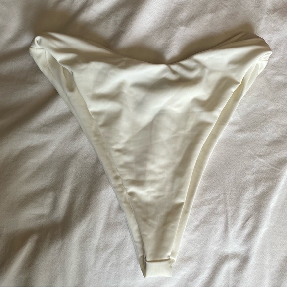 AEXAE. High hip rise bikini bottom. SMALL - Picture 3 of 3